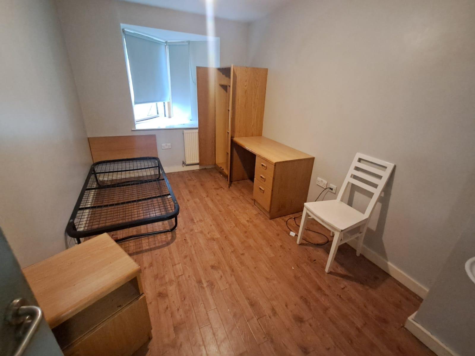 Room fully cleared and cleaned after a deep clean and clearance